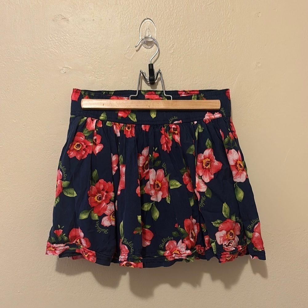 Hollister Floral Mini Skirt in Navy and Red